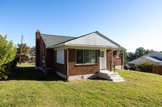 2418 MT VERNON ST, Waynesboro, VA 22980