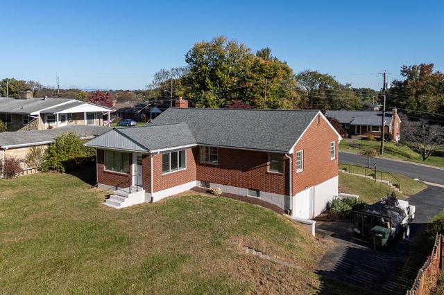 2418 MT VERNON ST, Waynesboro, VA 22980