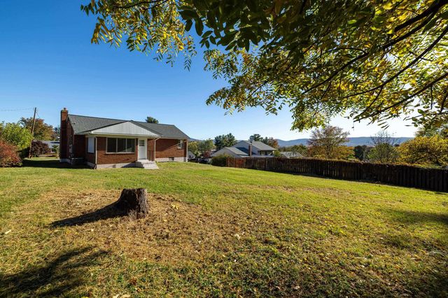 2418 MT VERNON ST, Waynesboro, VA 22980