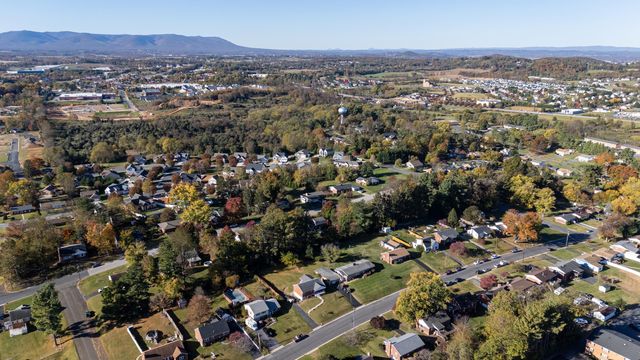 2418 MT VERNON ST, Waynesboro, VA 22980