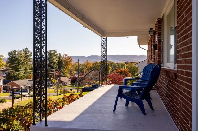 2418 MT VERNON ST, Waynesboro, VA 22980