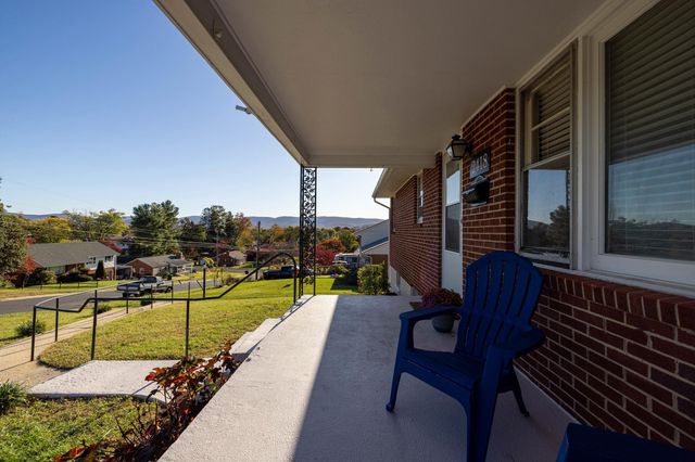 2418 MT VERNON ST, Waynesboro, VA 22980