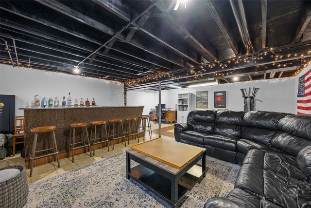 110 27th Ave Drive SW, Cedar Rapids, IA 52404