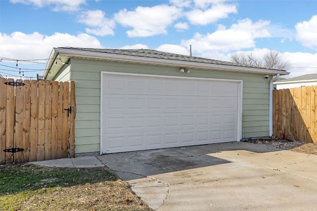 110 27th Ave Drive SW, Cedar Rapids, IA 52404