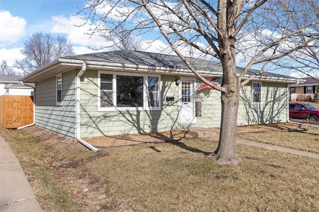 110 27th Ave Drive SW, Cedar Rapids, IA 52404