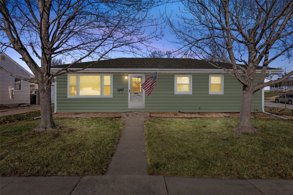 110 27th Ave Drive SW, Cedar Rapids, IA 52404