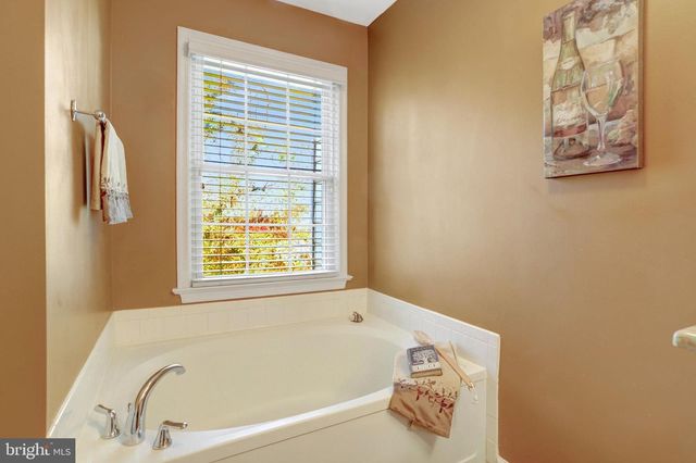 6122 OLD BRENTFORD CT, Alexandria, VA 22310