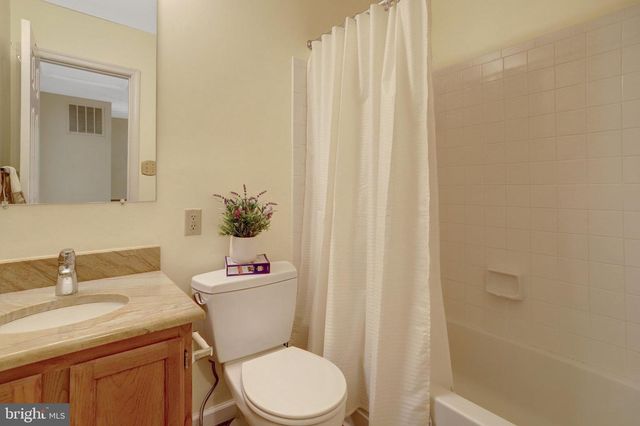 6122 OLD BRENTFORD CT, Alexandria, VA 22310