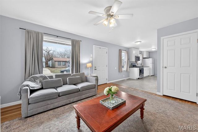 12157 Belaire Place, Maryland Heights, MO 63043