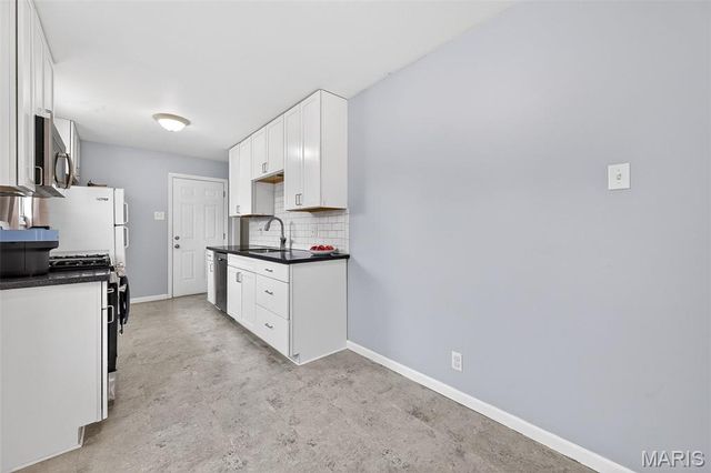 12157 Belaire Place, Maryland Heights, MO 63043