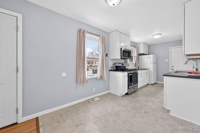 12157 Belaire Place, Maryland Heights, MO 63043