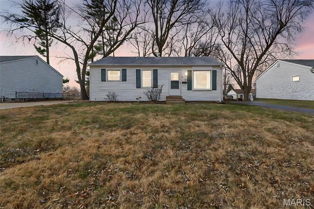 12157 Belaire Place, Maryland Heights, MO 63043