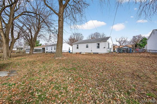 12157 Belaire Place, Maryland Heights, MO 63043