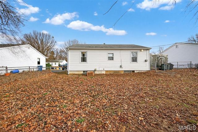 12157 Belaire Place, Maryland Heights, MO 63043