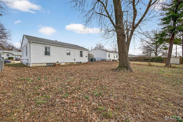 12157 Belaire Place, Maryland Heights, MO 63043