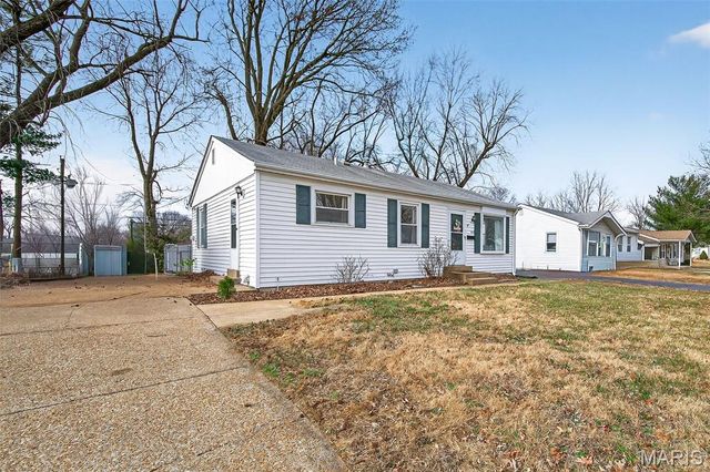 12157 Belaire Place, Maryland Heights, MO 63043