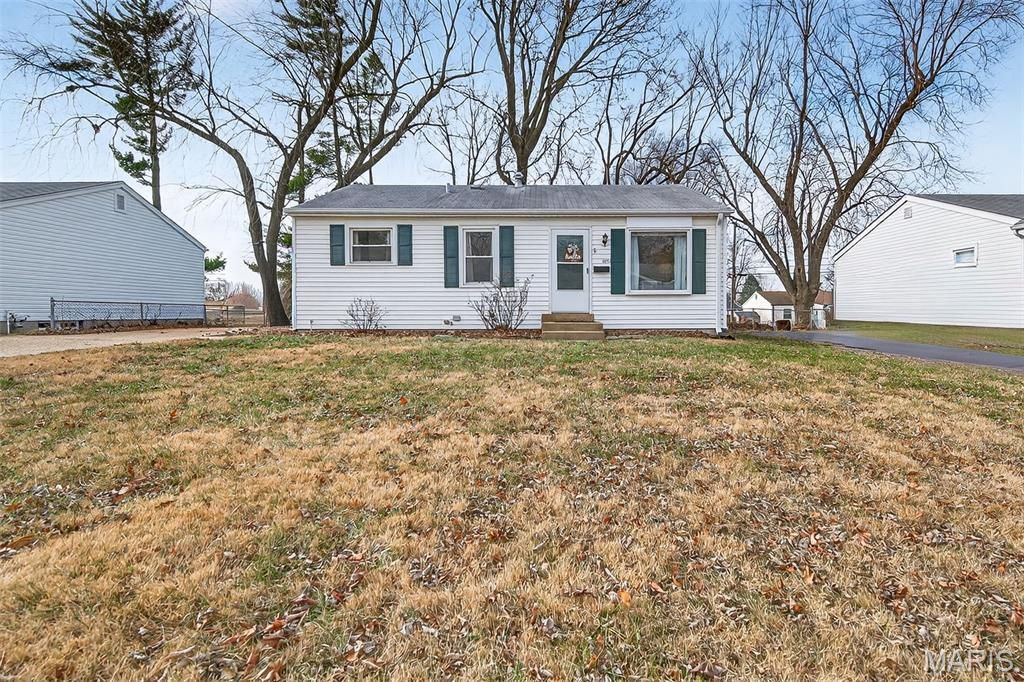 12157 Belaire Place, Maryland Heights, MO 63043