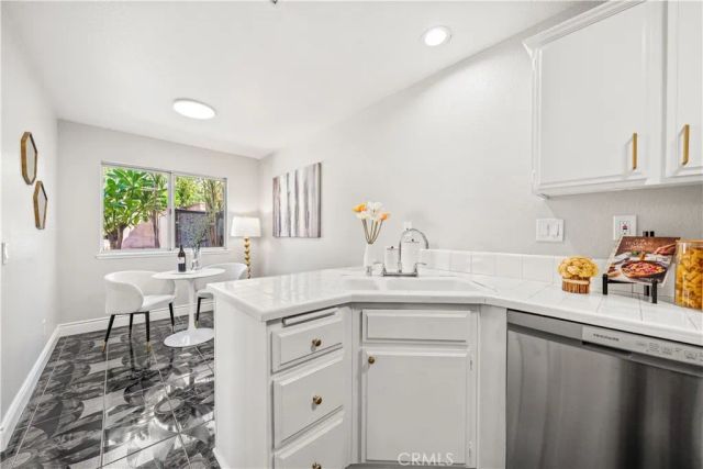 317 Somerset Court, Azusa, CA 91702