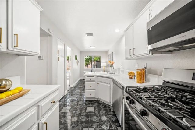 317 Somerset Court, Azusa, CA 91702