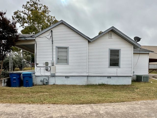 103 Jefferson St, Kerrville, TX 78028