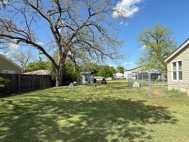 306 3rd Street, Valley Mills, TX 76689