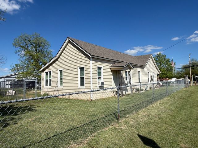 306 3rd Street, Valley Mills, TX 76689