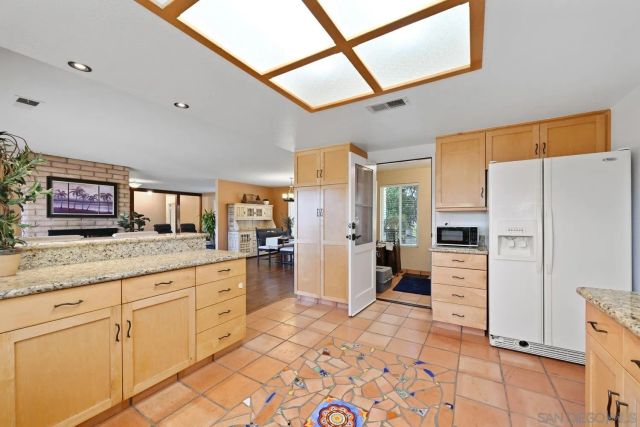 2826 Calle De Malibu, Escondido, CA 92029