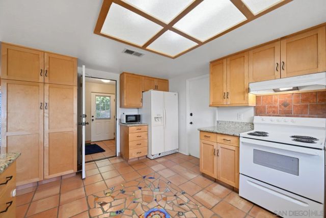 2826 Calle De Malibu, Escondido, CA 92029