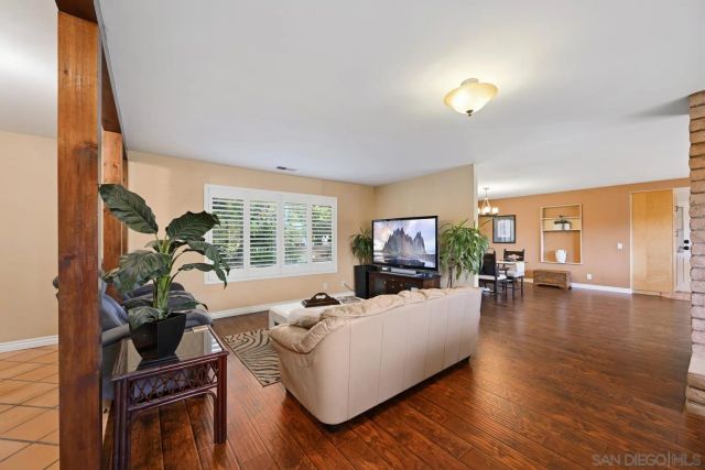 2826 Calle De Malibu, Escondido, CA 92029