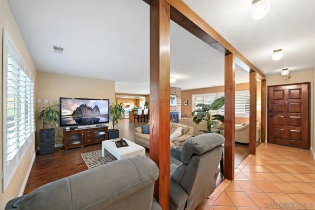2826 Calle De Malibu, Escondido, CA 92029