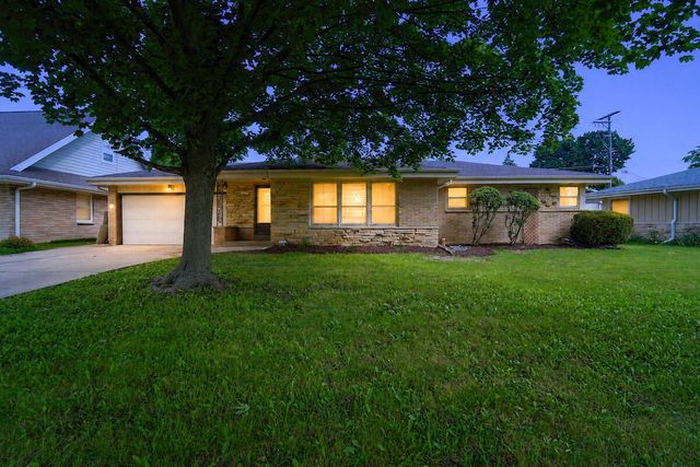 10216 W Burleigh STREET, Wauwatosa, WI 53222