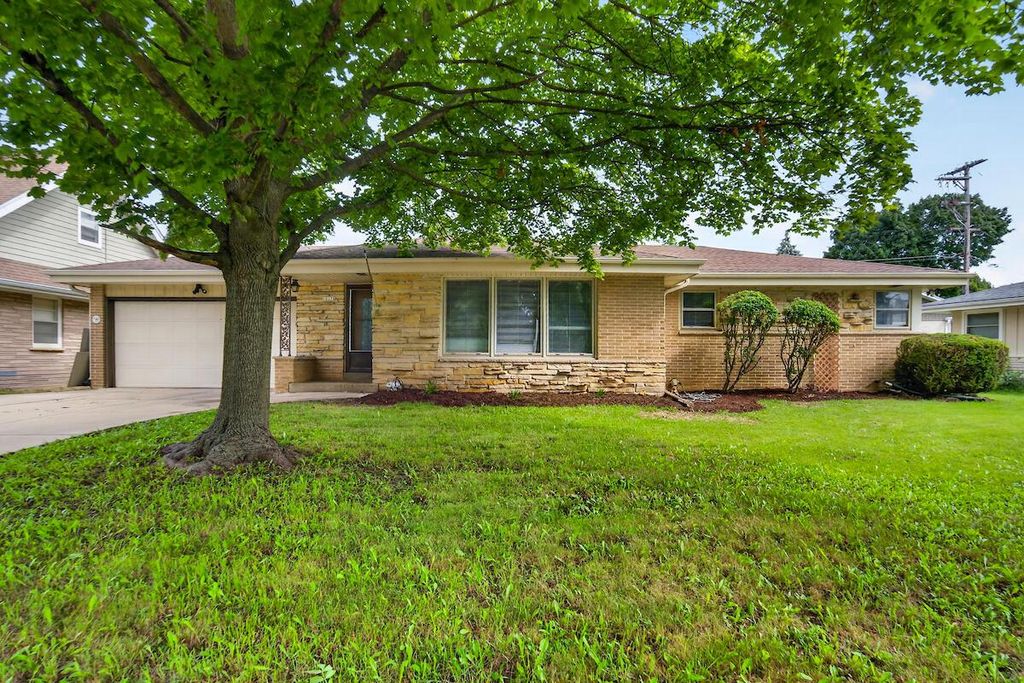 10216 W Burleigh STREET, Wauwatosa, WI 53222