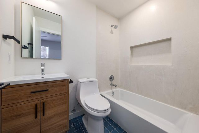 902 Jessie ST B, Austin, TX 78704