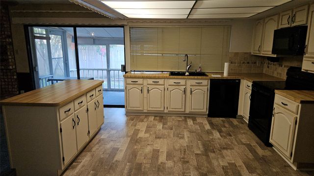 2705 Creekview Drive, Arlington, TX 76016