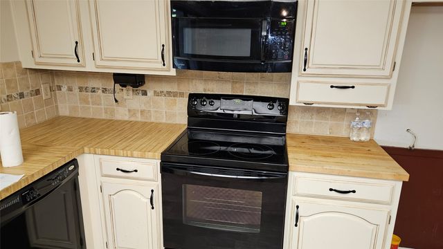 2705 Creekview Drive, Arlington, TX 76016