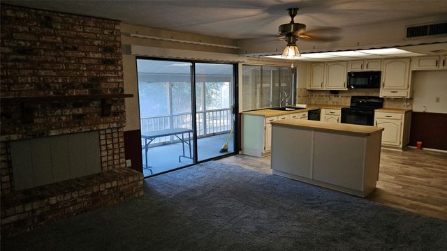 2705 Creekview Drive, Arlington, TX 76016