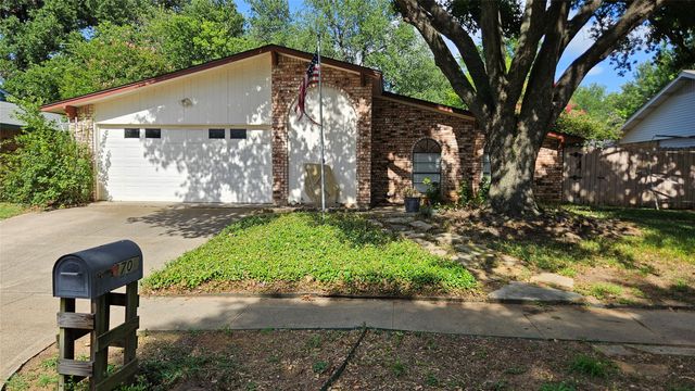 2705 Creekview Drive, Arlington, TX 76016