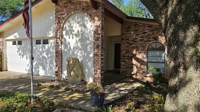 2705 Creekview Drive, Arlington, TX 76016