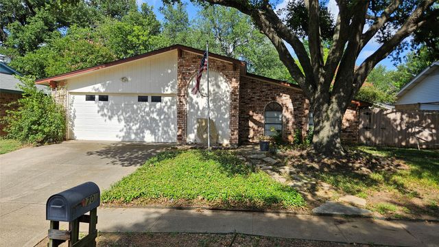 2705 Creekview Drive, Arlington, TX 76016