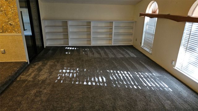 2705 Creekview Drive, Arlington, TX 76016