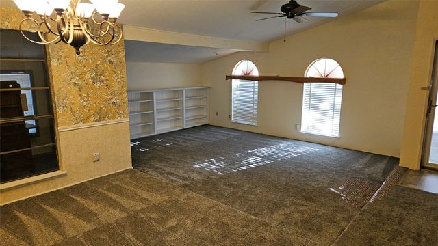 2705 Creekview Drive, Arlington, TX 76016
