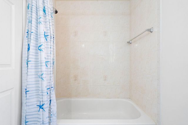 8520 NW 139th Terrace 1602, Miami Lakes, FL 33016