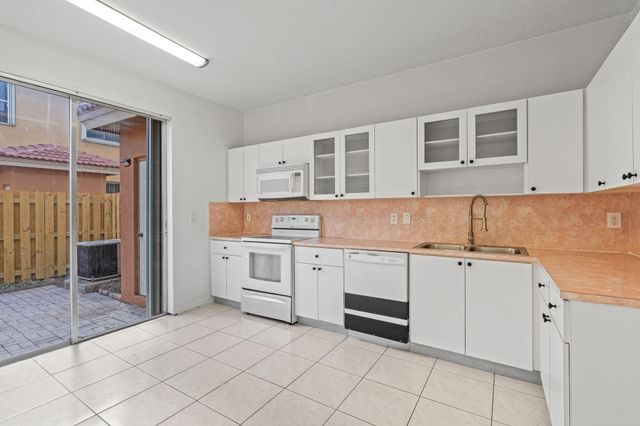 8520 NW 139th Terrace 1602, Miami Lakes, FL 33016