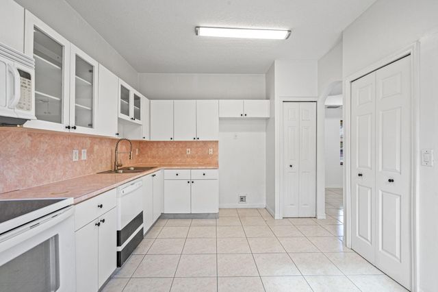 8520 NW 139th Terrace 1602, Miami Lakes, FL 33016