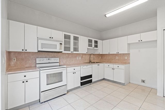 8520 NW 139th Terrace 1602, Miami Lakes, FL 33016