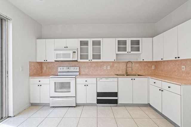 8520 NW 139th Terrace 1602, Miami Lakes, FL 33016