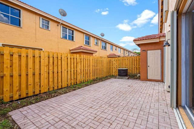 8520 NW 139th Terrace 1602, Miami Lakes, FL 33016