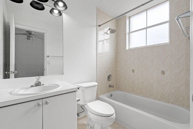 8520 NW 139th Terrace 1602, Miami Lakes, FL 33016