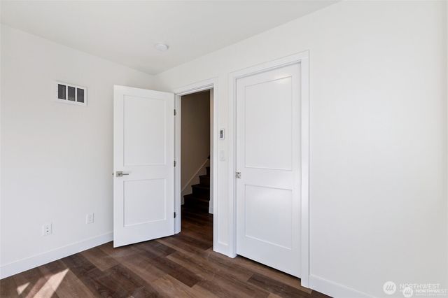 5259 Brooklyn Avenue NE, Seattle, WA 98105