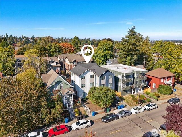 5259 Brooklyn Avenue NE, Seattle, WA 98105